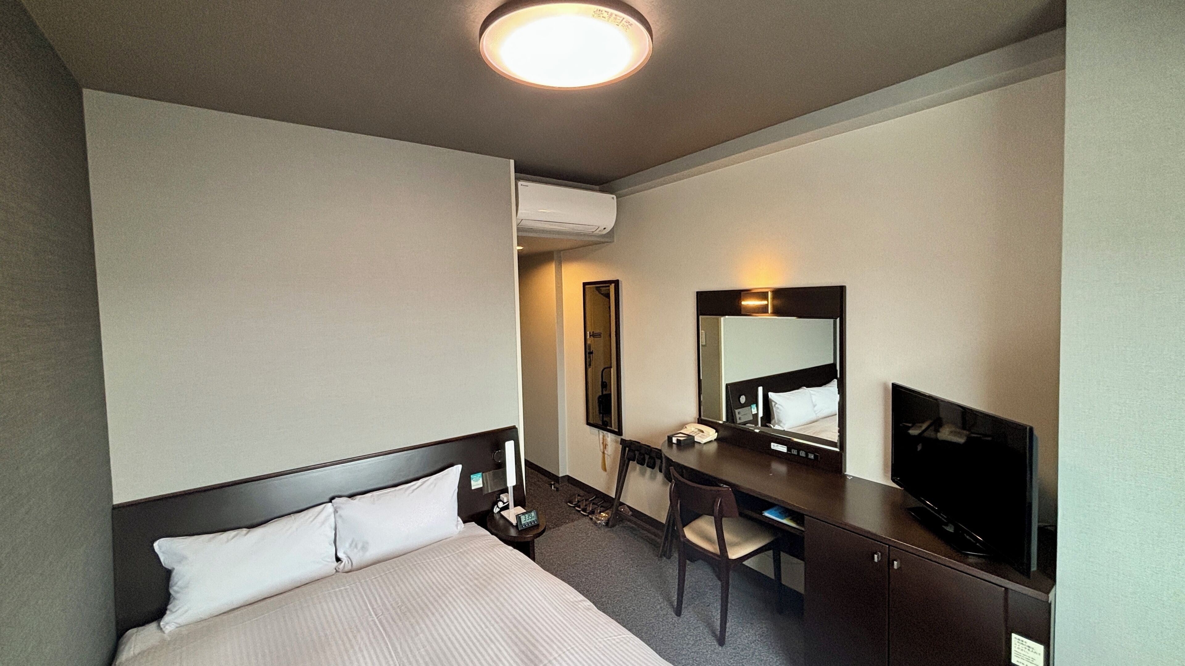 Desk, WiFi (free), bed sheets
