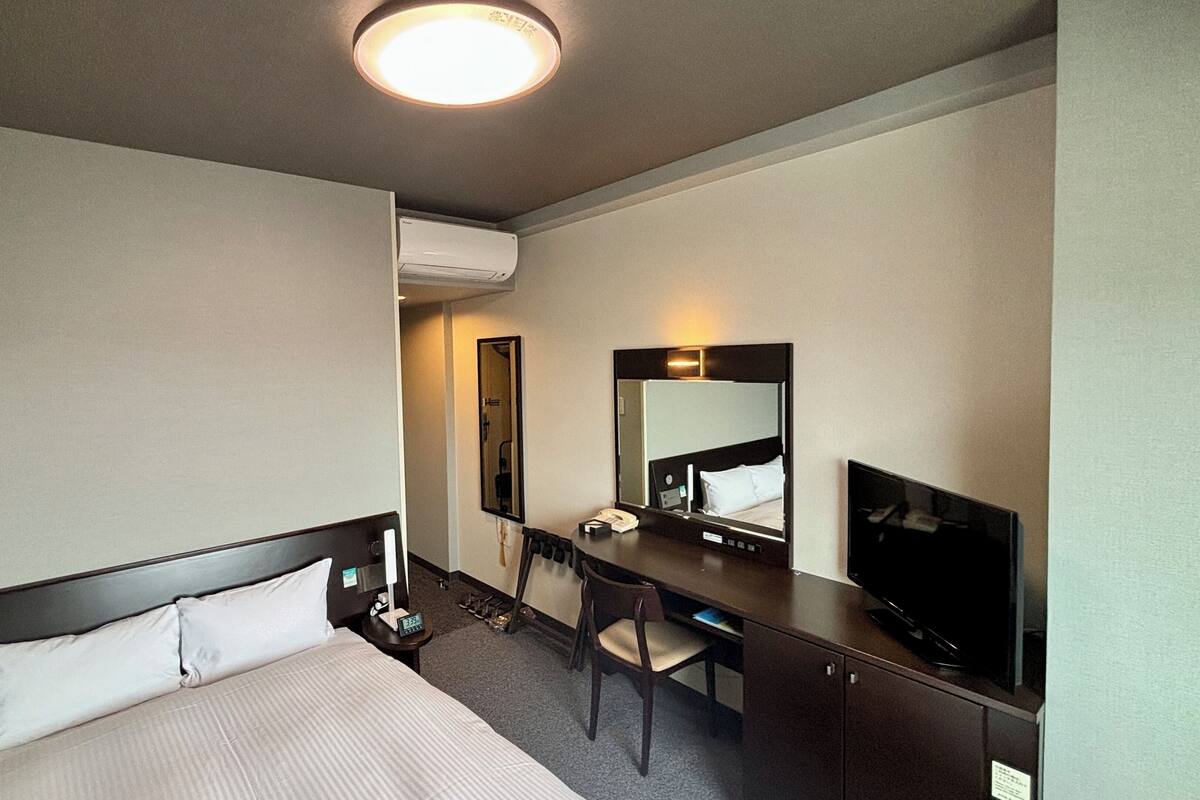 Desk, WiFi (free), bed sheets