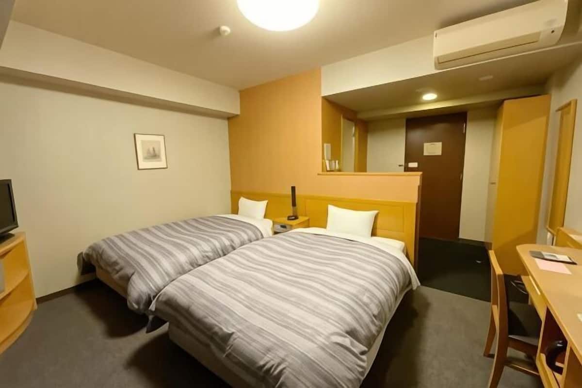 Desk, free WiFi, bed sheets