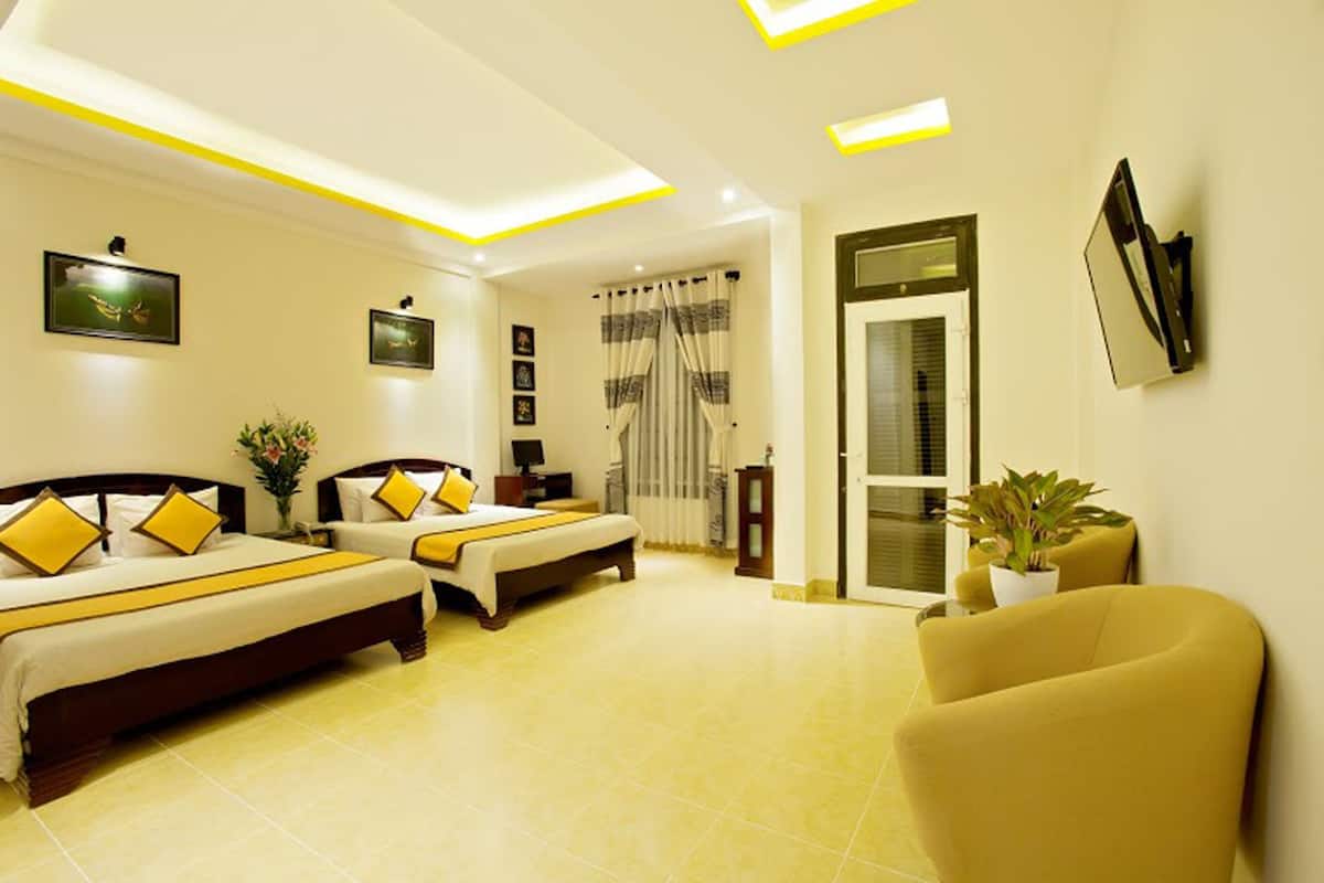 Phòng dành cho gia đình, 2 giường cỡ queen | Minibar, két bảo mật tại phòng, bàn, phòng cách âm