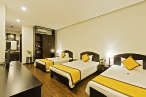 Deluxe-værelse til 3 personer | Minibar, pengeskab på værelset, skrivebord, lydisolering