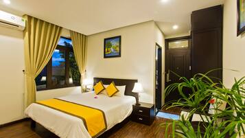 Minibar, caja fuerte, escritorio y sistema de insonorización