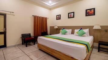 Standard Double or Twin Room | Desk, soundproofing, iron/ironing board, free WiFi