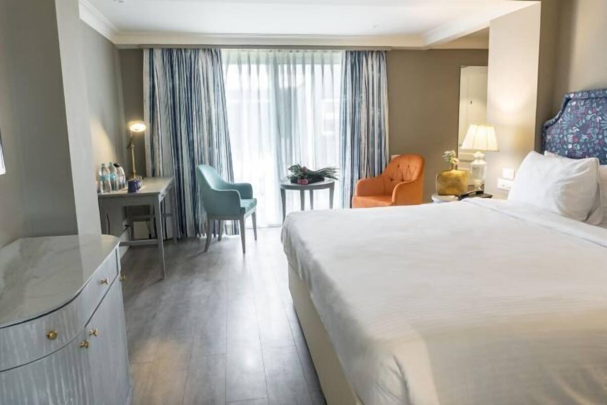 1 bedroom, premium bedding, minibar, in-room safe