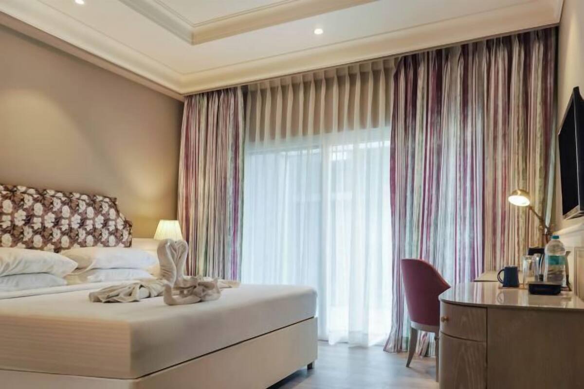 1 bedroom, premium bedding, minibar, in-room safe