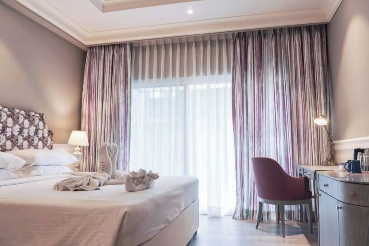 1 bedroom, premium bedding, minibar, in-room safe
