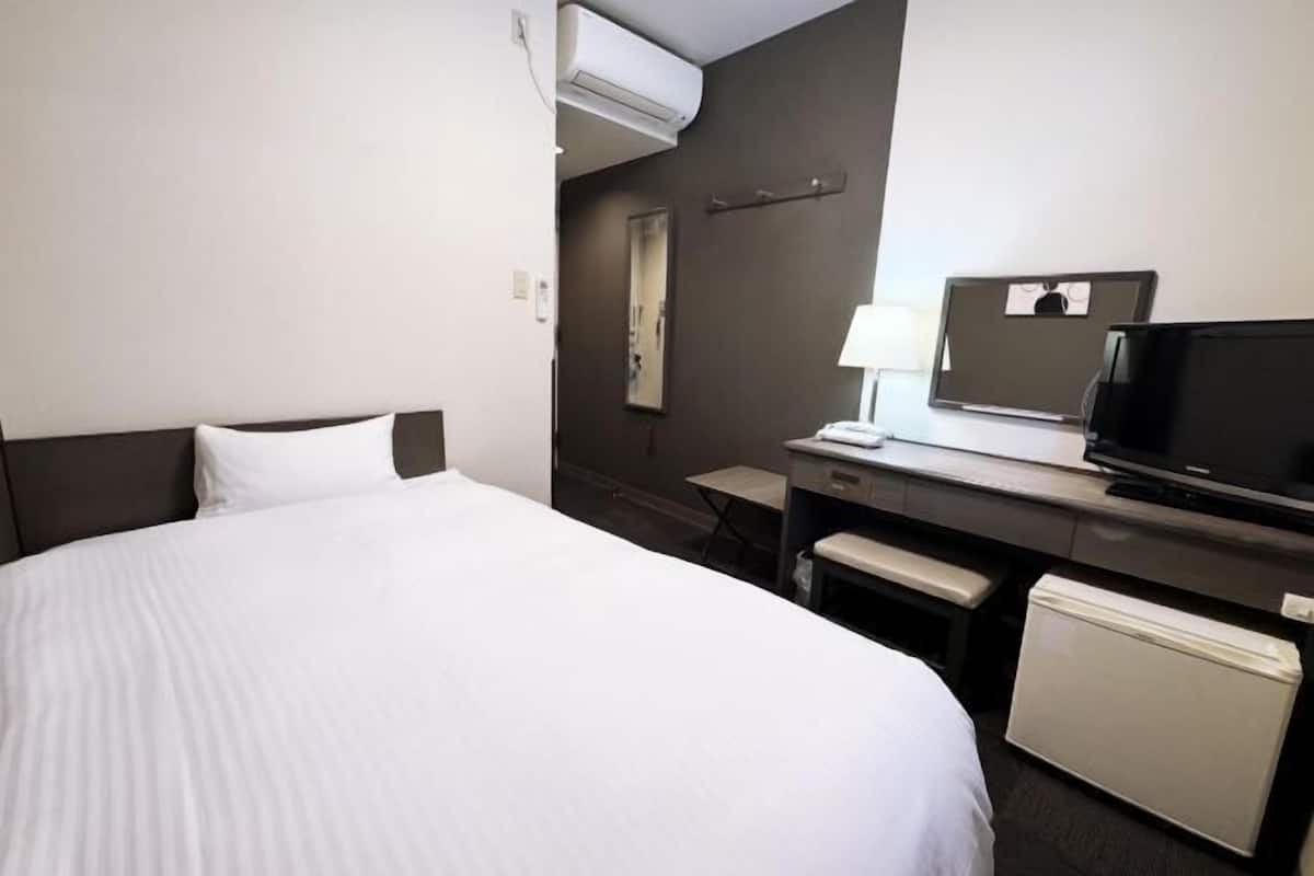 1 bedroom, desk, free WiFi, bed sheets