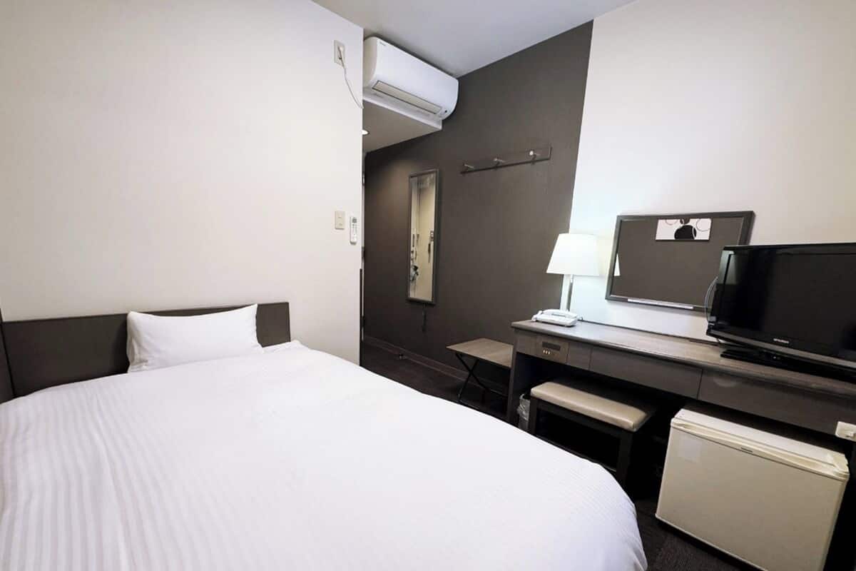 1 bedroom, desk, free WiFi, bed sheets