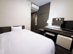 Desk, free WiFi, bed sheets - Hotel Route-Inn Court Kashiwazaki (Kashiwazaki)