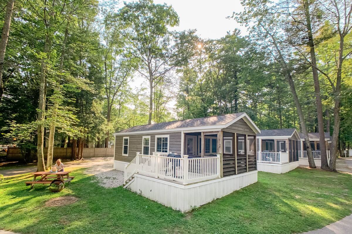 Two Bedroom Family Cottage (Linens not provided) | Free WiFi