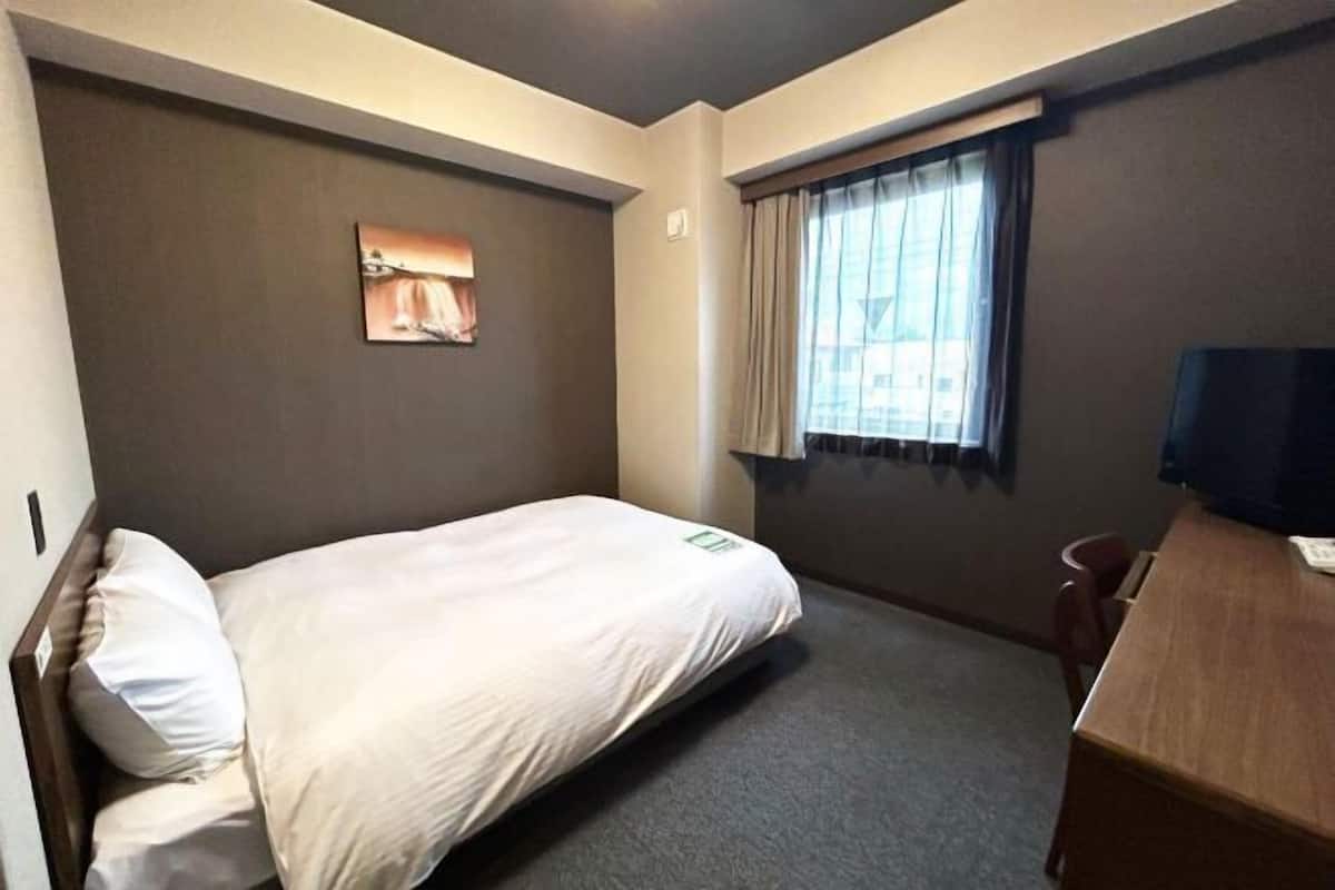 Silitysrauta/-lauta, ilmainen Wi-Fi, vuodevaatteet