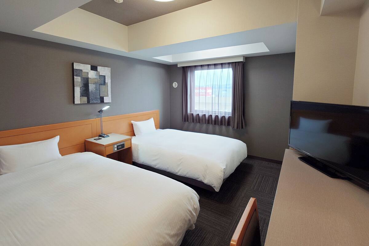 Desk, WiFi (free), bed sheets
