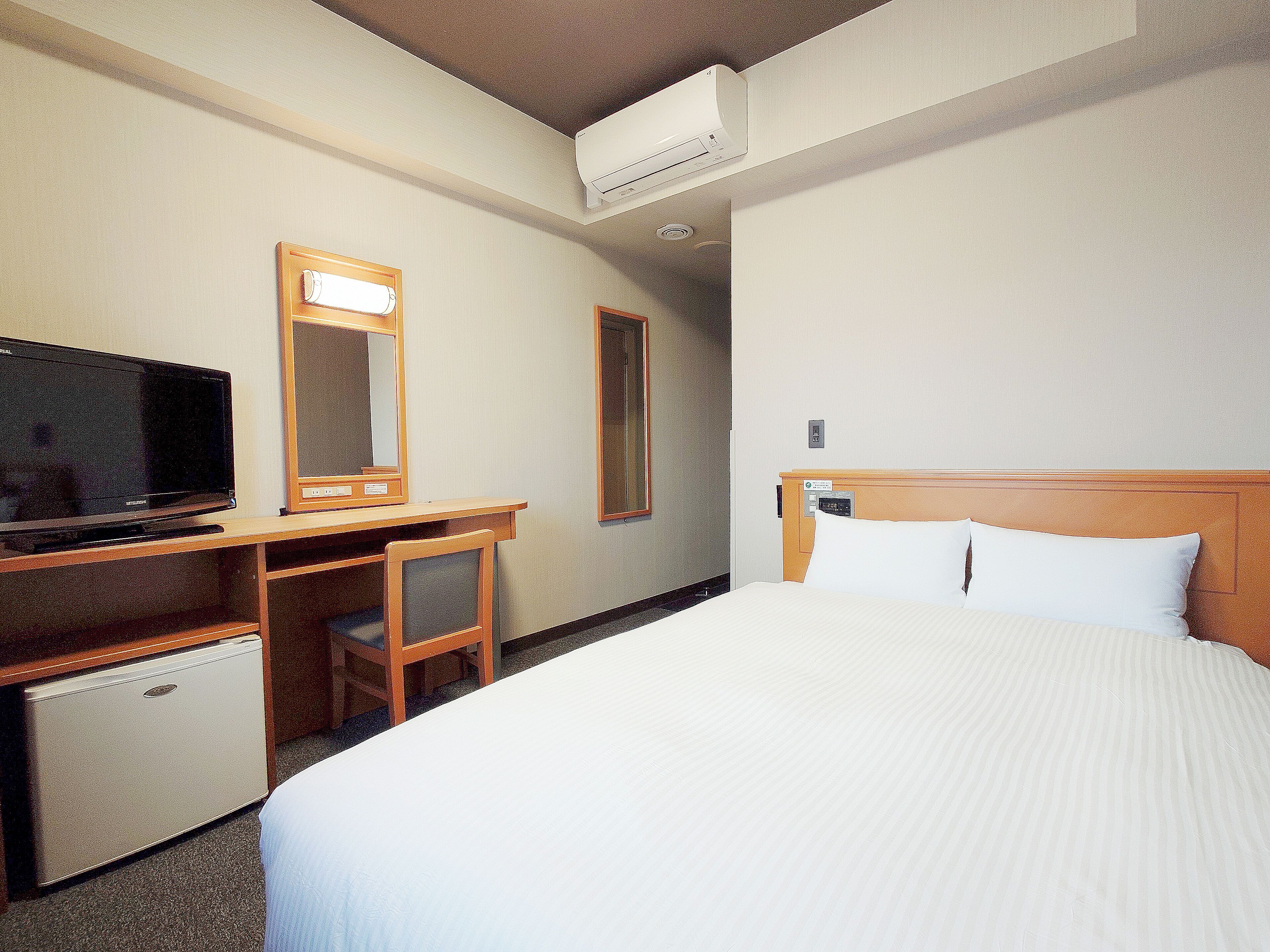 Escrivaninha, Wi-Fi de cortesia, roupa de cama