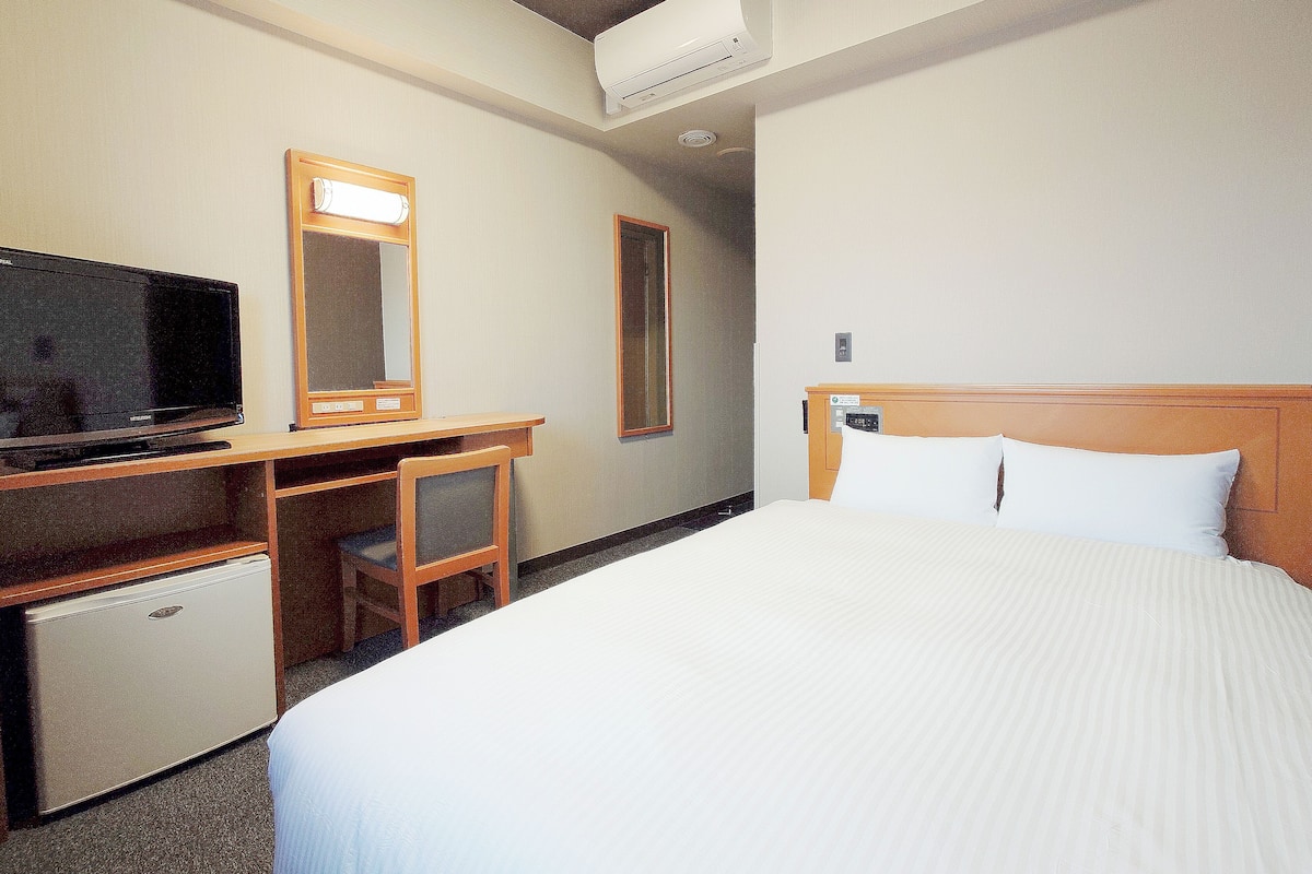 Escrivaninha, Wi-Fi de cortesia, roupa de cama