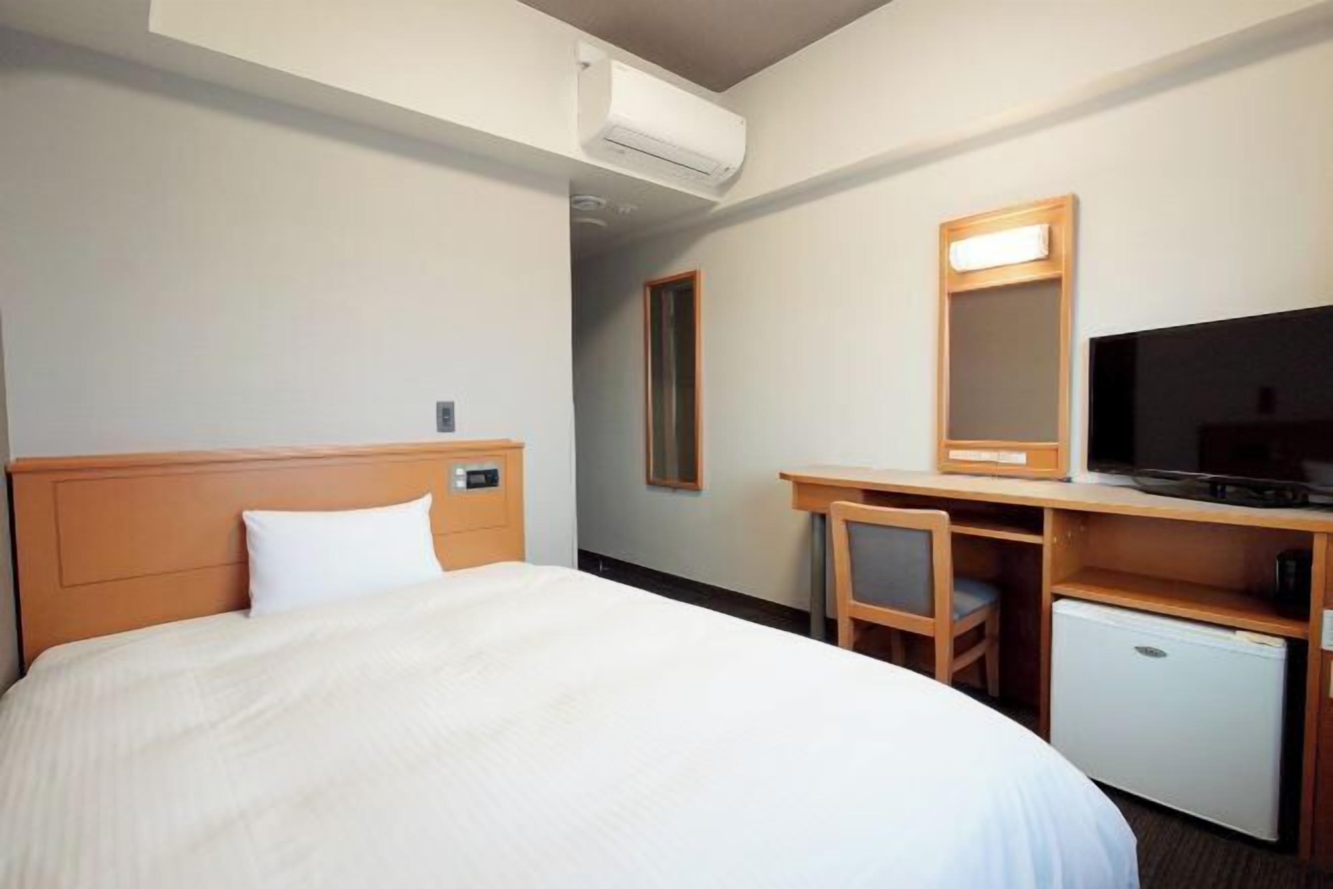 Desk, free WiFi, bed sheets