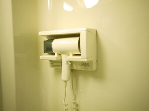 Bathtub, free toiletries, hair dryer, slippers