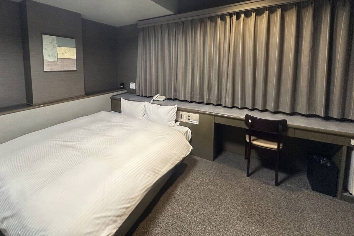 Desk, free WiFi, bed sheets