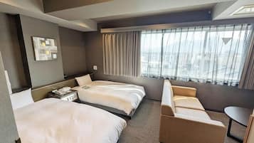 Escritorio, wifi gratis y ropa de cama