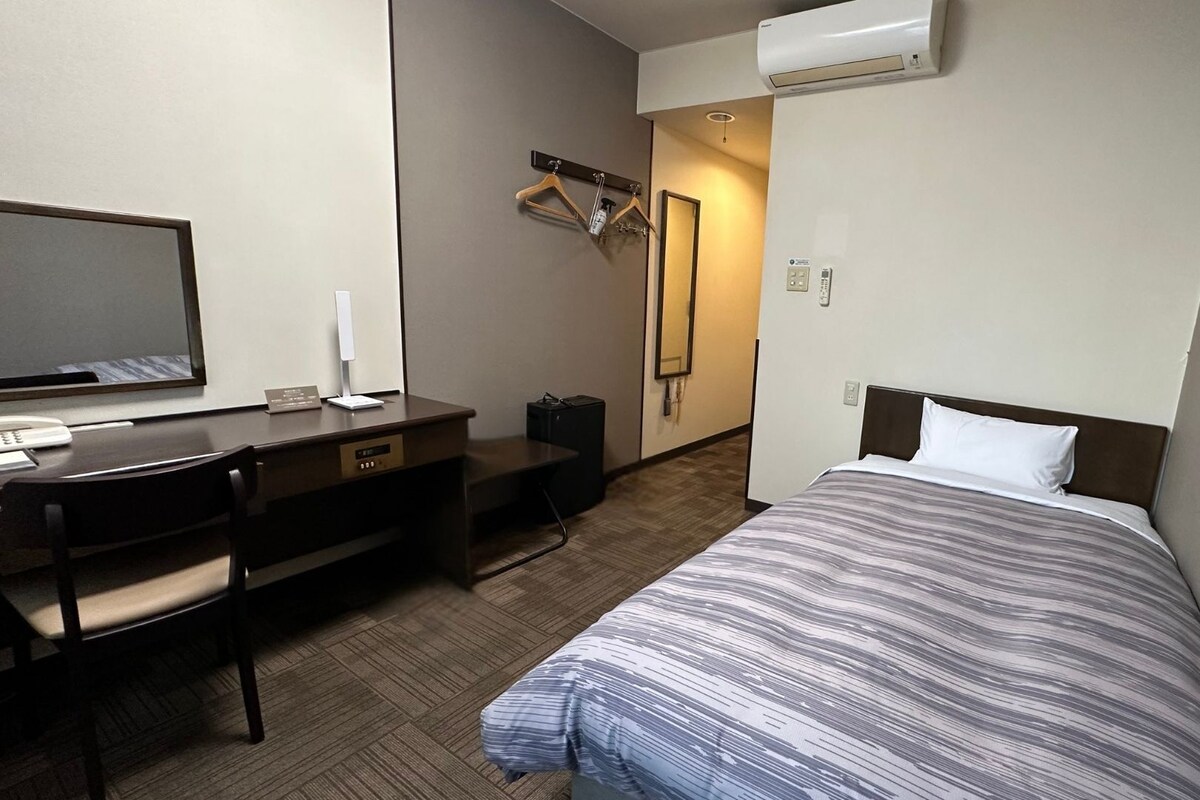 Standard Single Room Smoking