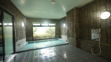 Indoor spa tub