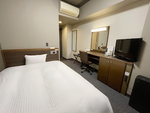 In-room safe, desk, iron/ironing board, free wired Internet