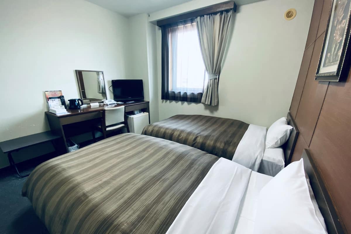 Meja kerja, Wi-Fi gratis, dan seprai linen