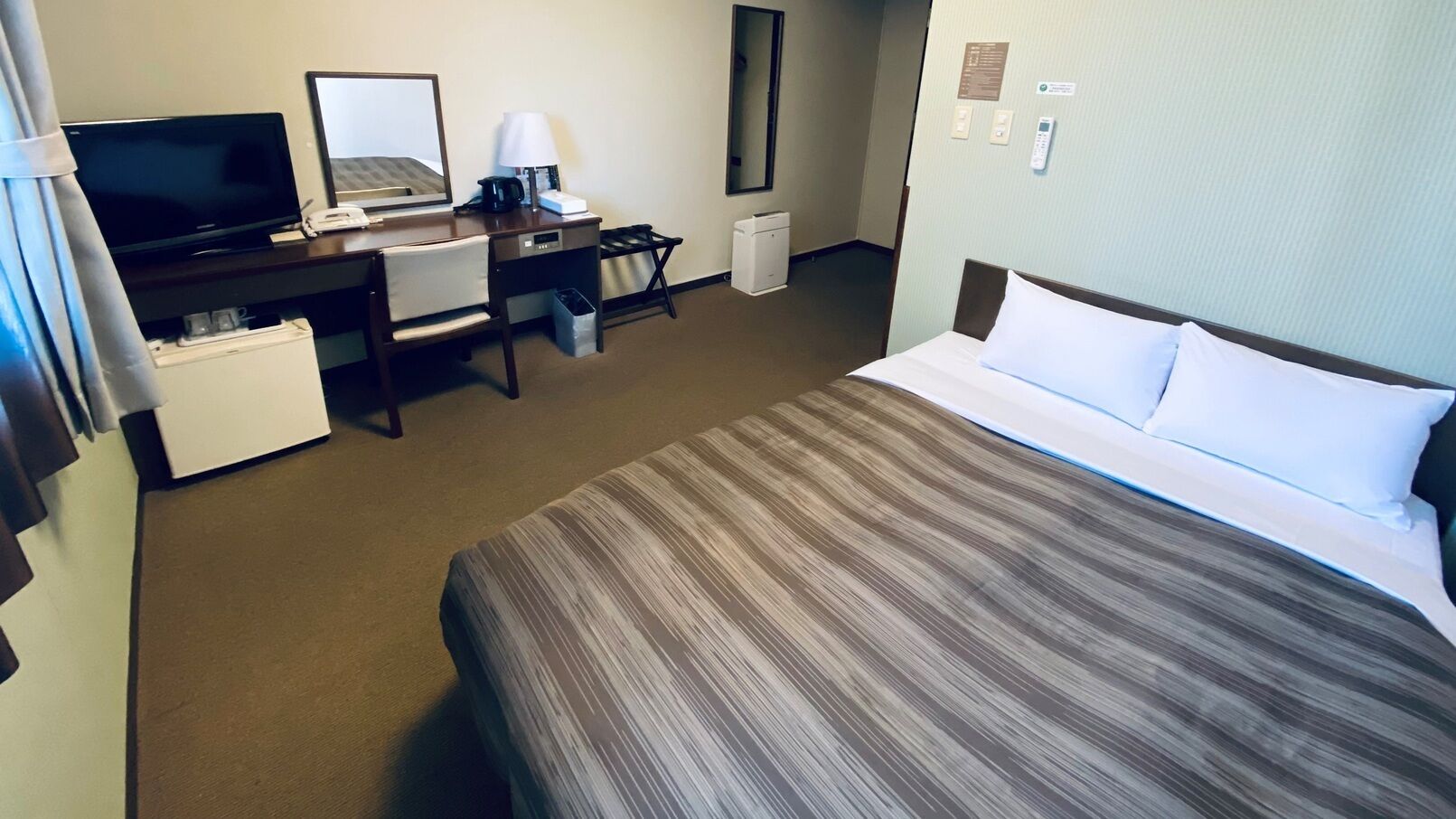Desk, free WiFi, bed sheets