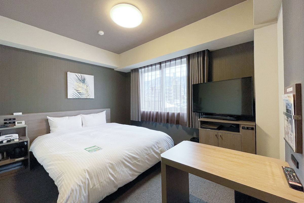 comfort double room, non smoking, east wing | desk, free wifi, bed sheets