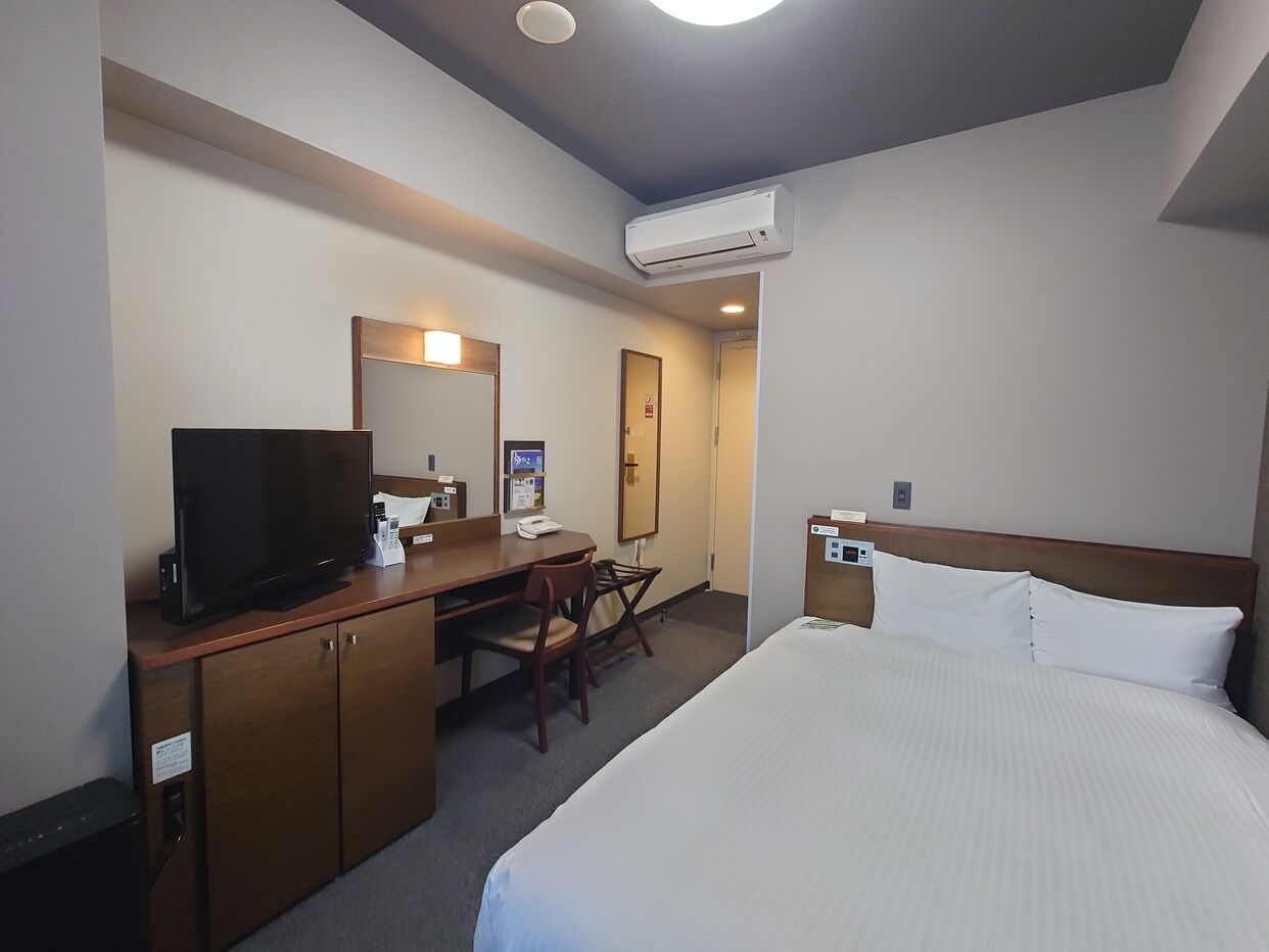 Desk, WiFi (free), bed sheets