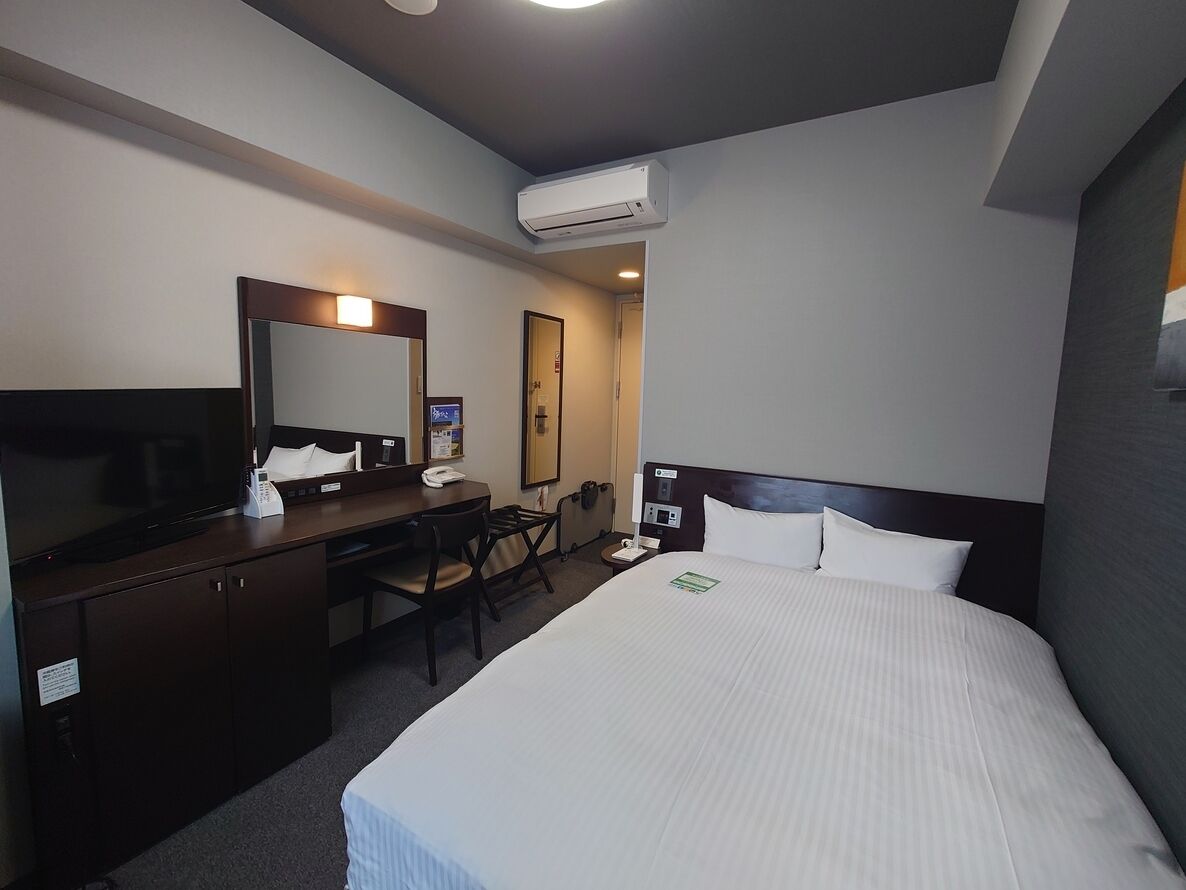 Desk, WiFi (free), bed sheets