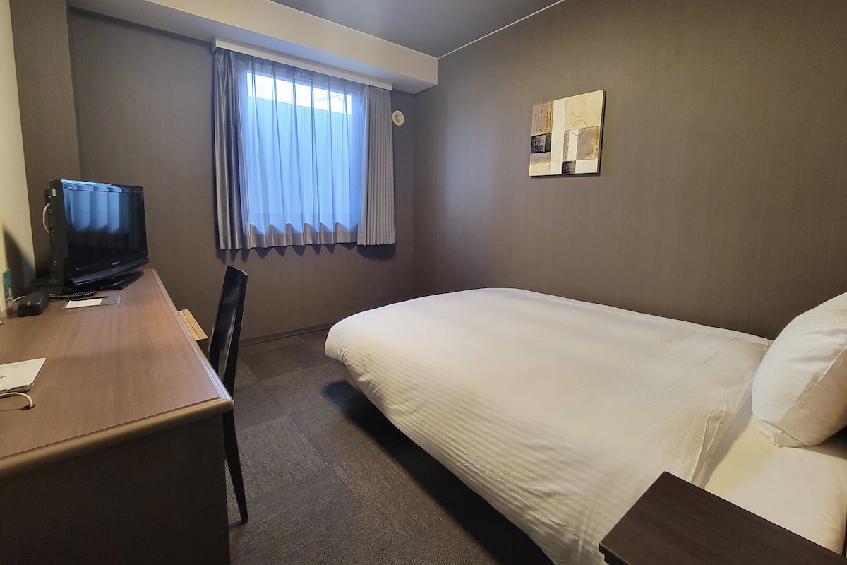Escrivaninha, Wi-Fi de cortesia, roupa de cama