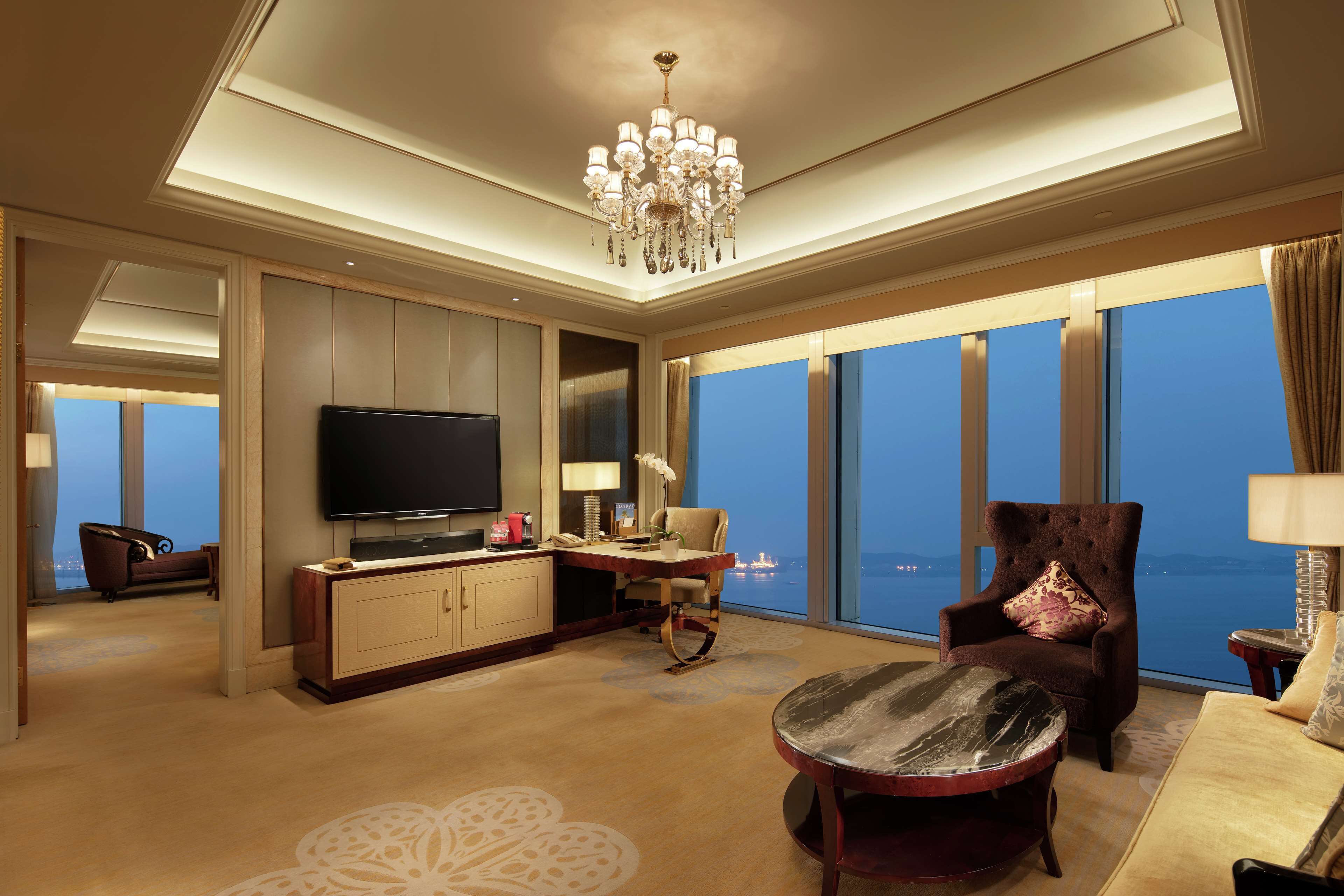 suite, 1 king bed | 1 bedroom, premium bedding, minibar, in-room safe