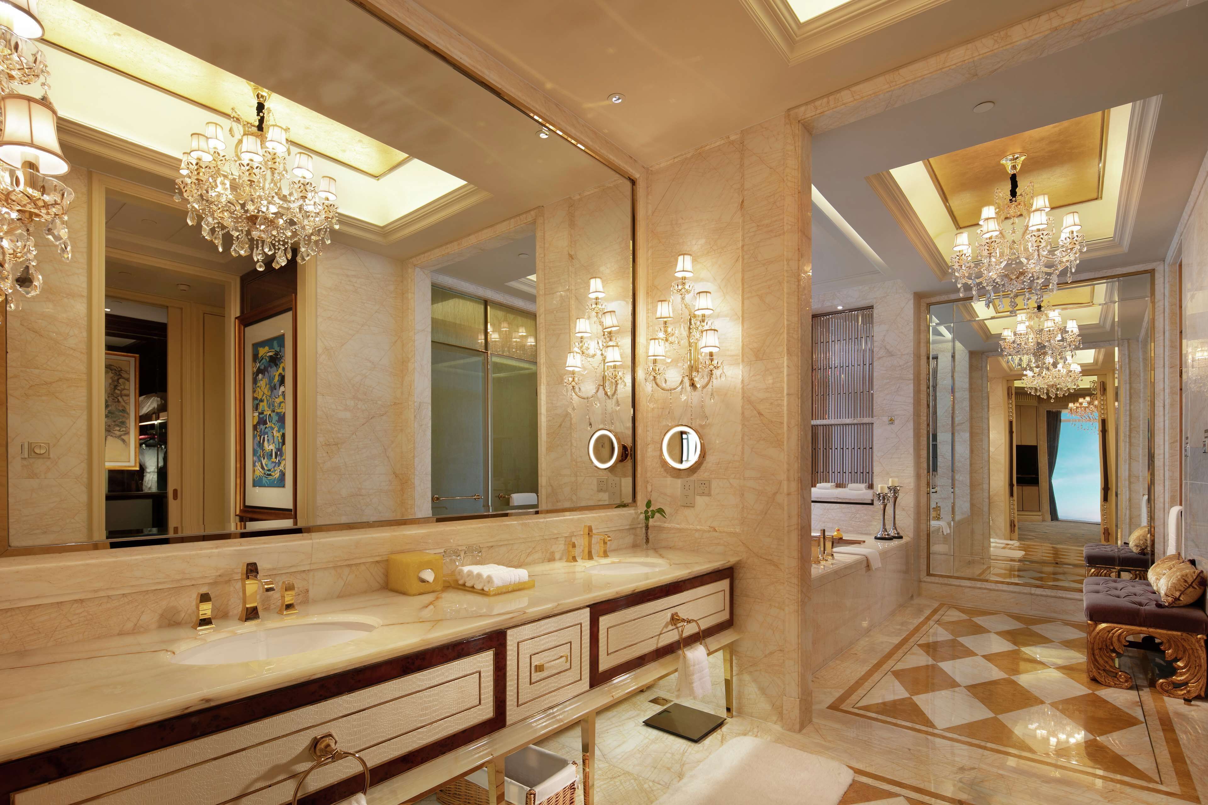 presidential suite, 1 king bed | bathroom | separate bathtub and shower, deep-soaking bathtub, rainfall showerhead