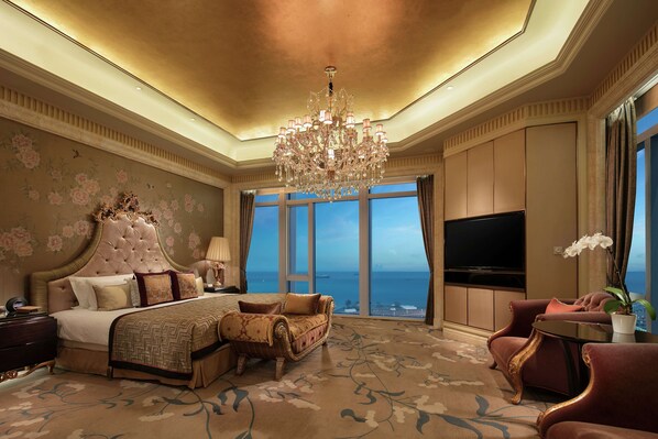 Suite Présidentielle, 1 très grand lit | Literie de qualité supérieure, minibar, coffres-forts dans les chambres