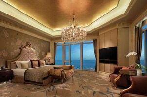 Suite presidencial, 1 cama de matrimonio grande | Ropa de cama de alta calidad, minibar, caja fuerte y escritorio