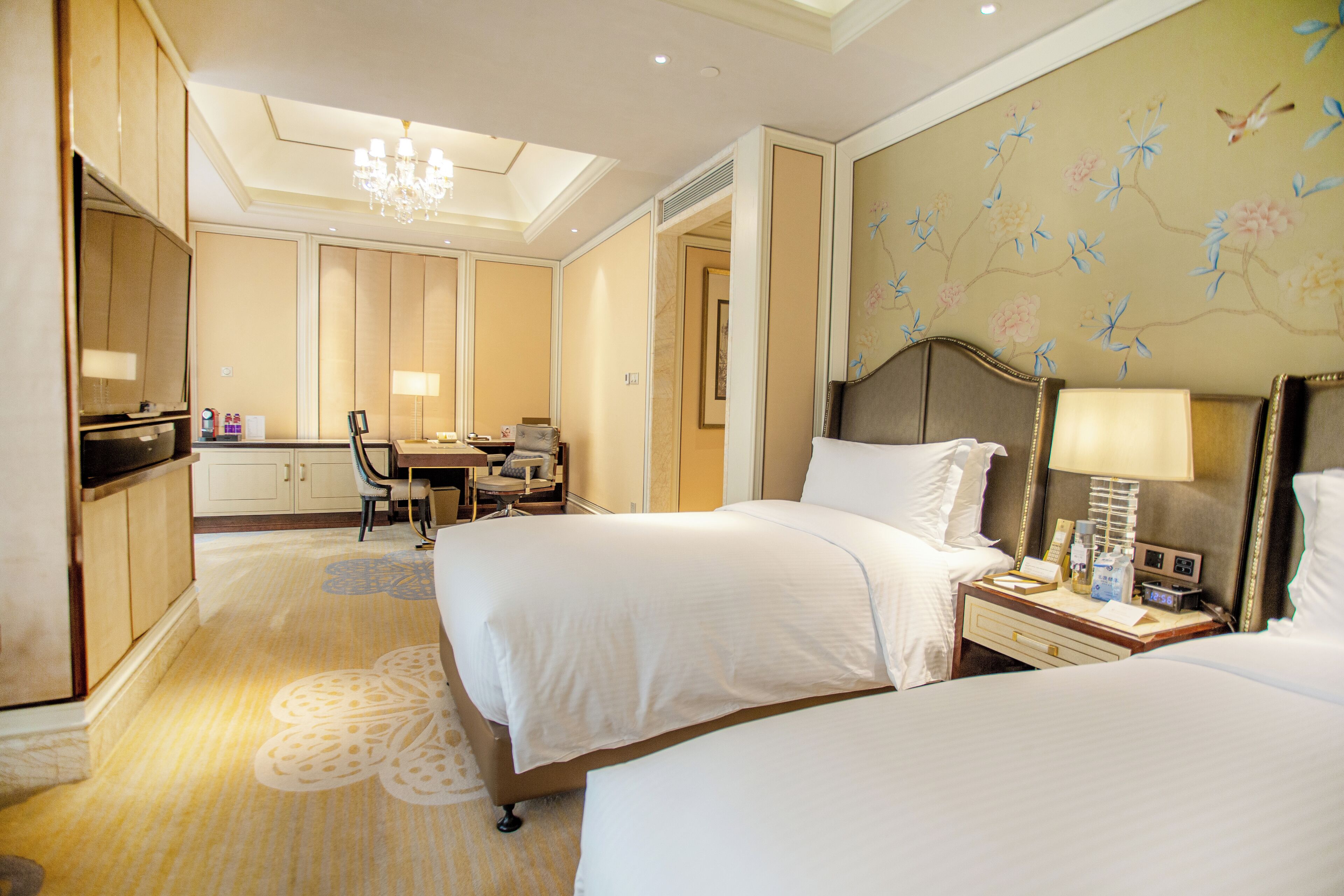 Executive Twin Room | Premium bedding, minibar, in-room safe, desk