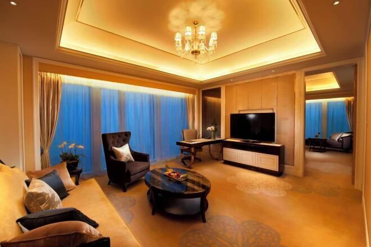 Living area | 55-inch LED TV with satellite channels, TV
