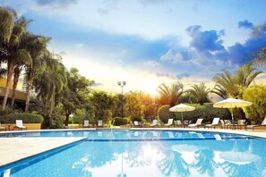 Outdoor pool - Hotel Transamerica São Paulo (São Paulo)