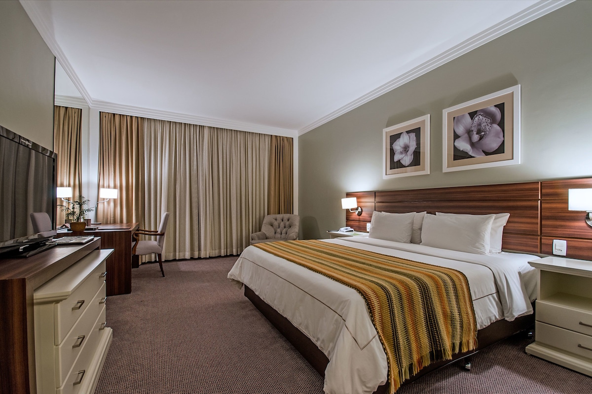 Minibar, in-room safe, blackout curtains, free WiFi