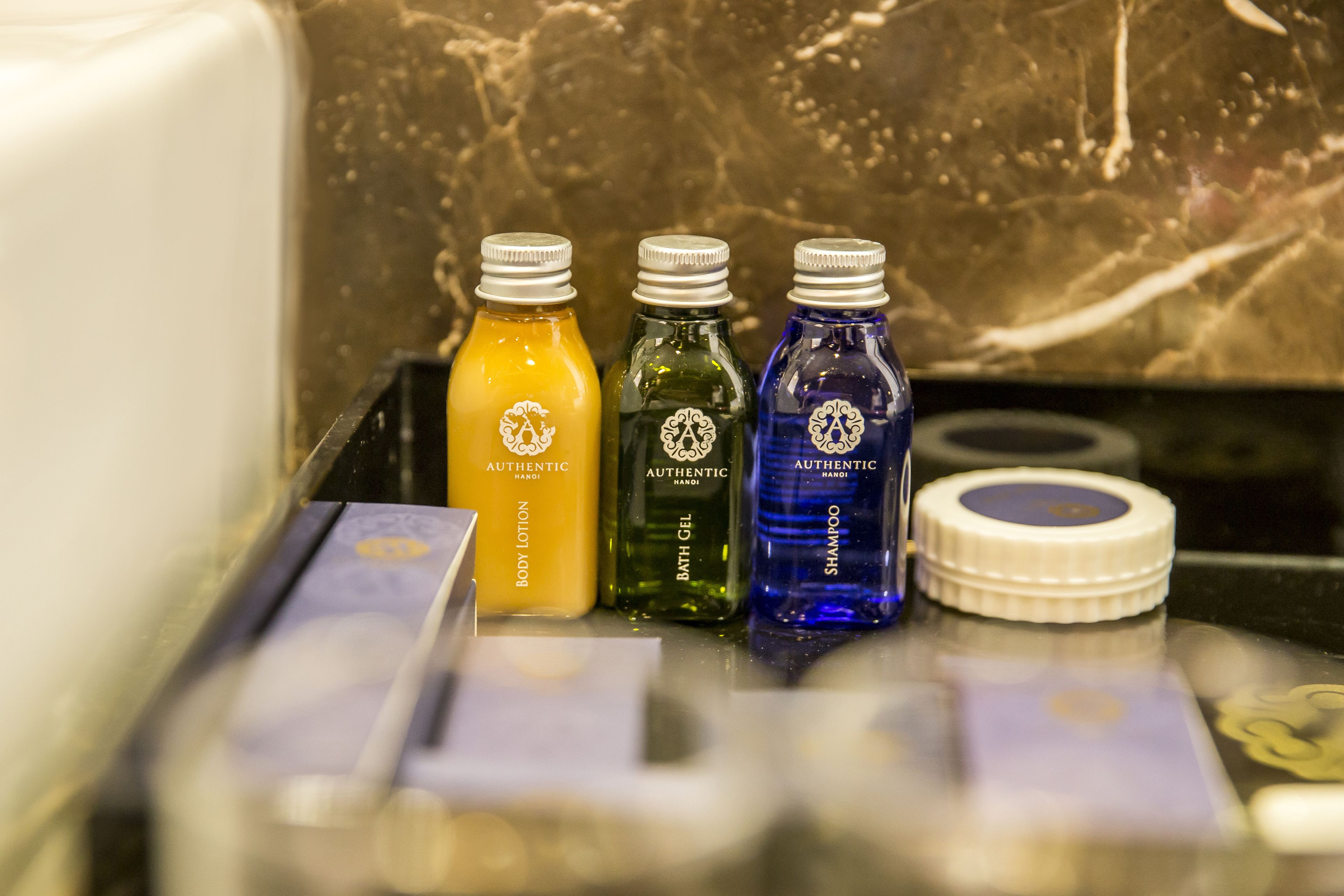 deluxe with window | bathroom amenities | shower, free toiletries, hair dryer, bathrobes