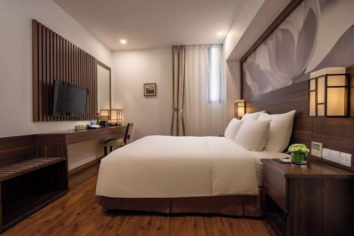1 bedroom, premium bedding, minibar, in-room safe
