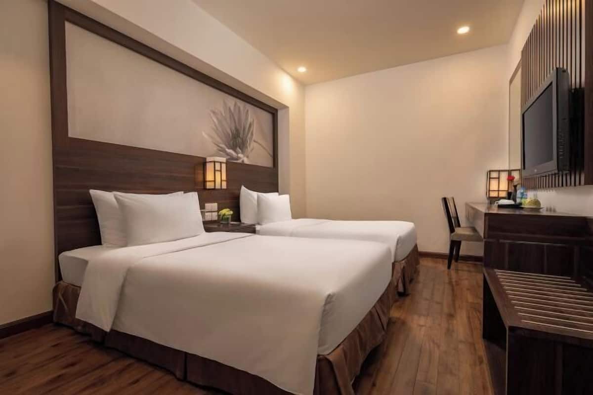 1 bedroom, premium bedding, minibar, in-room safe