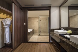 Lake View Suite | Bathroom - Authentic Hanoi Boutique Hotel  (Hanoi)
