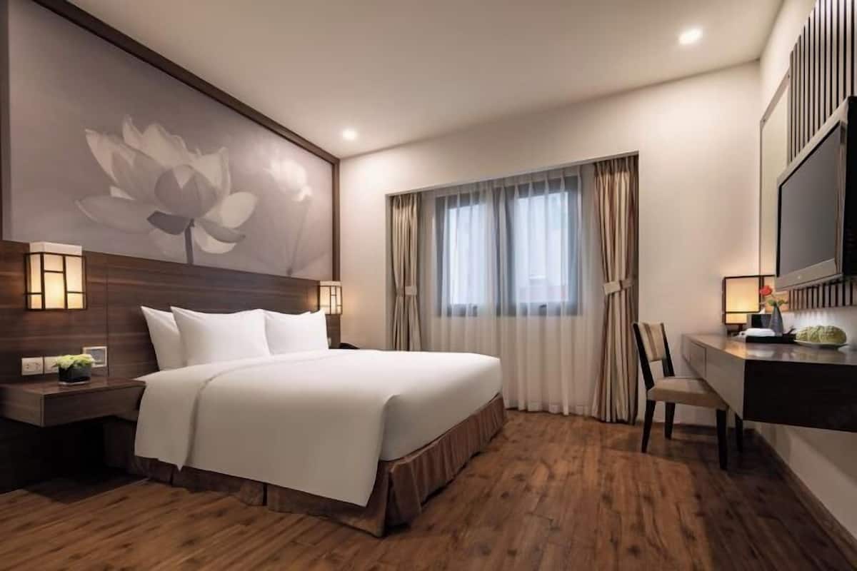 1 bedroom, premium bedding, minibar, in-room safe