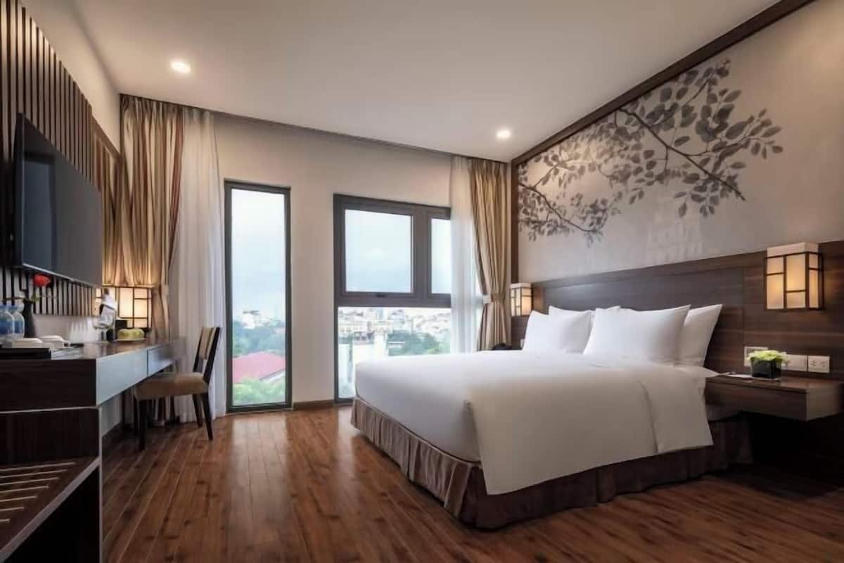 1 bedroom, premium bedding, minibar, in-room safe
