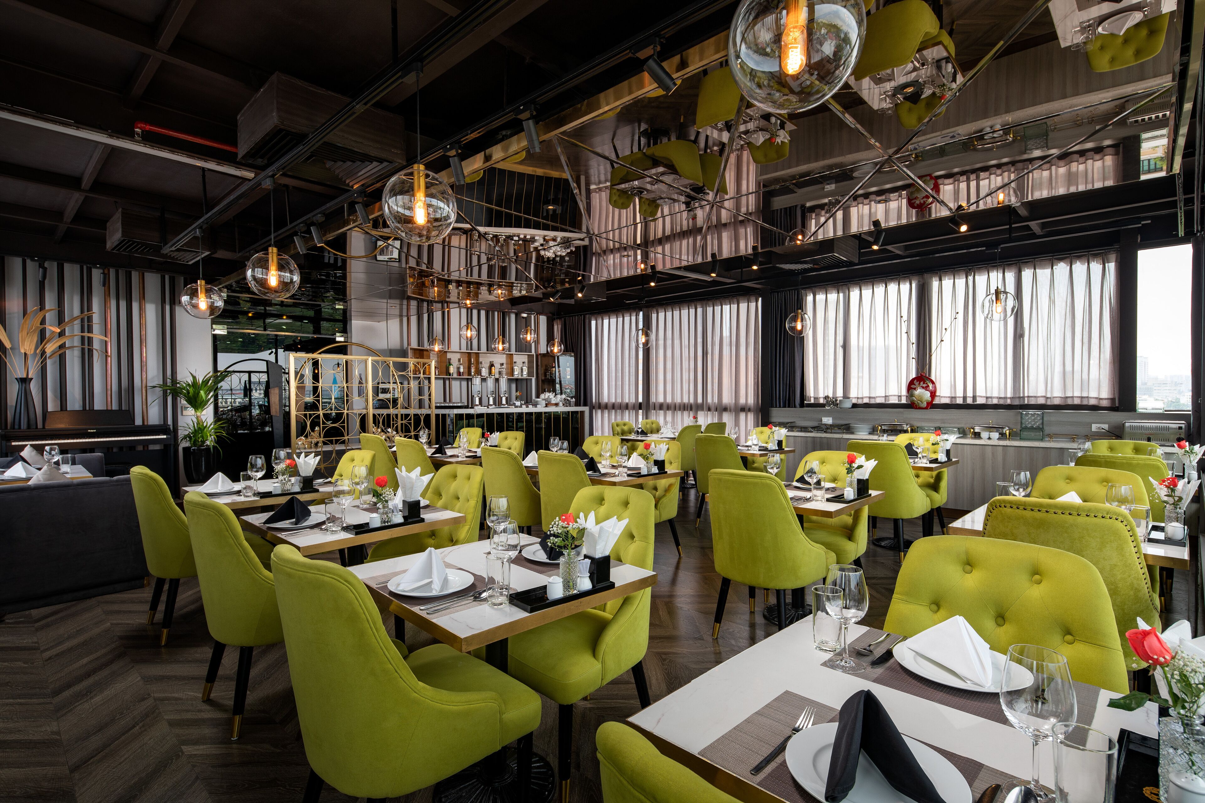 daily buffet breakfast (vnd 250000 per person)