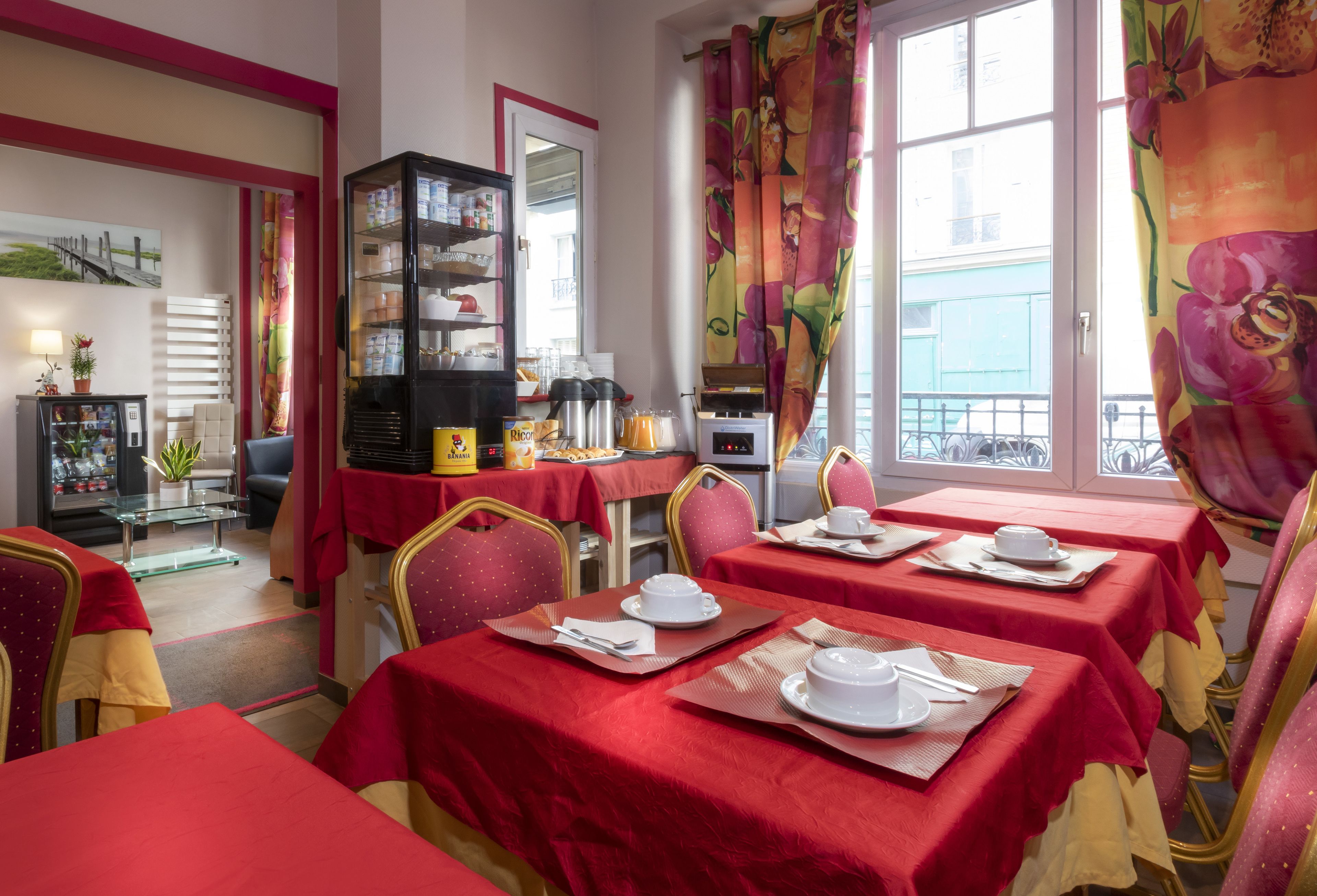 Petit déjeuner continental (10 EUR par personne)