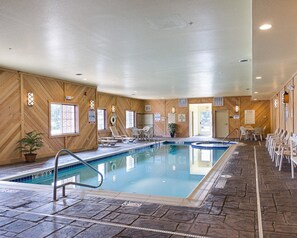 Indoor pool - Comfort Inn & Suites Orange - Montpelier (Orange)