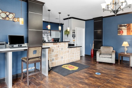 Lobby. Super 8 by Wyndham Mansfield LA