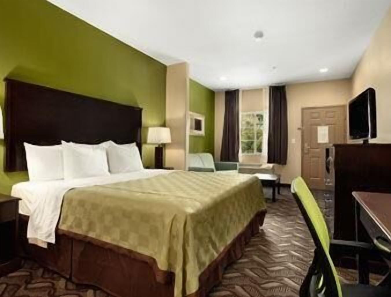 Desk, iron/ironing board, free cots/infant beds, free WiFi